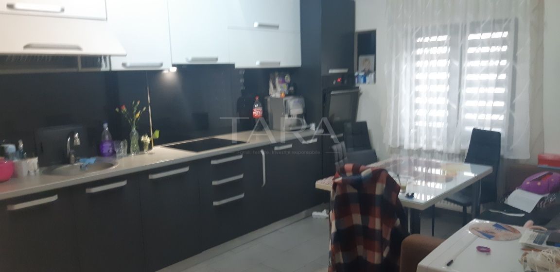 Apartament cu doua camere, decomandat, Zona BRD, Marasti. - Poză 1