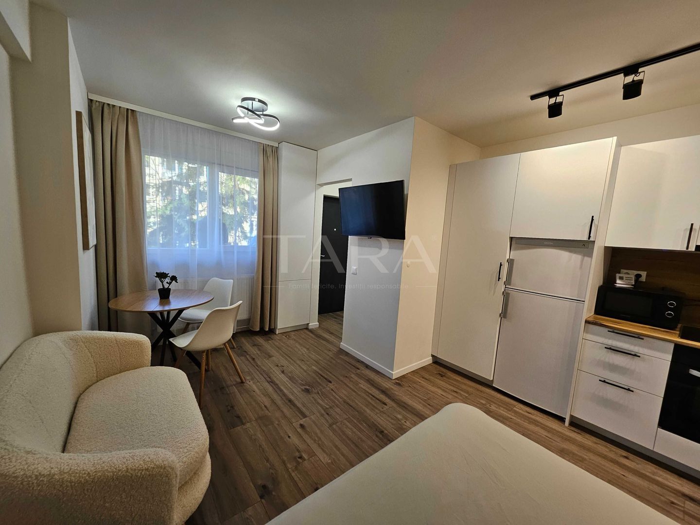 Garsonieră modernă, complet utilată, în zona Centrala - Poză 1