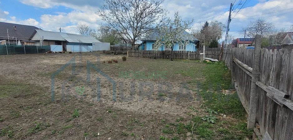 Casă tradițională cu teren de 1000 mp în sat Războieni, Târgu Frumos, Iași - Poză 1