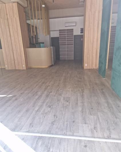 Spațiu comercial cu terasă stradală | 70 mp + pivniță 45 mp - Poză 3