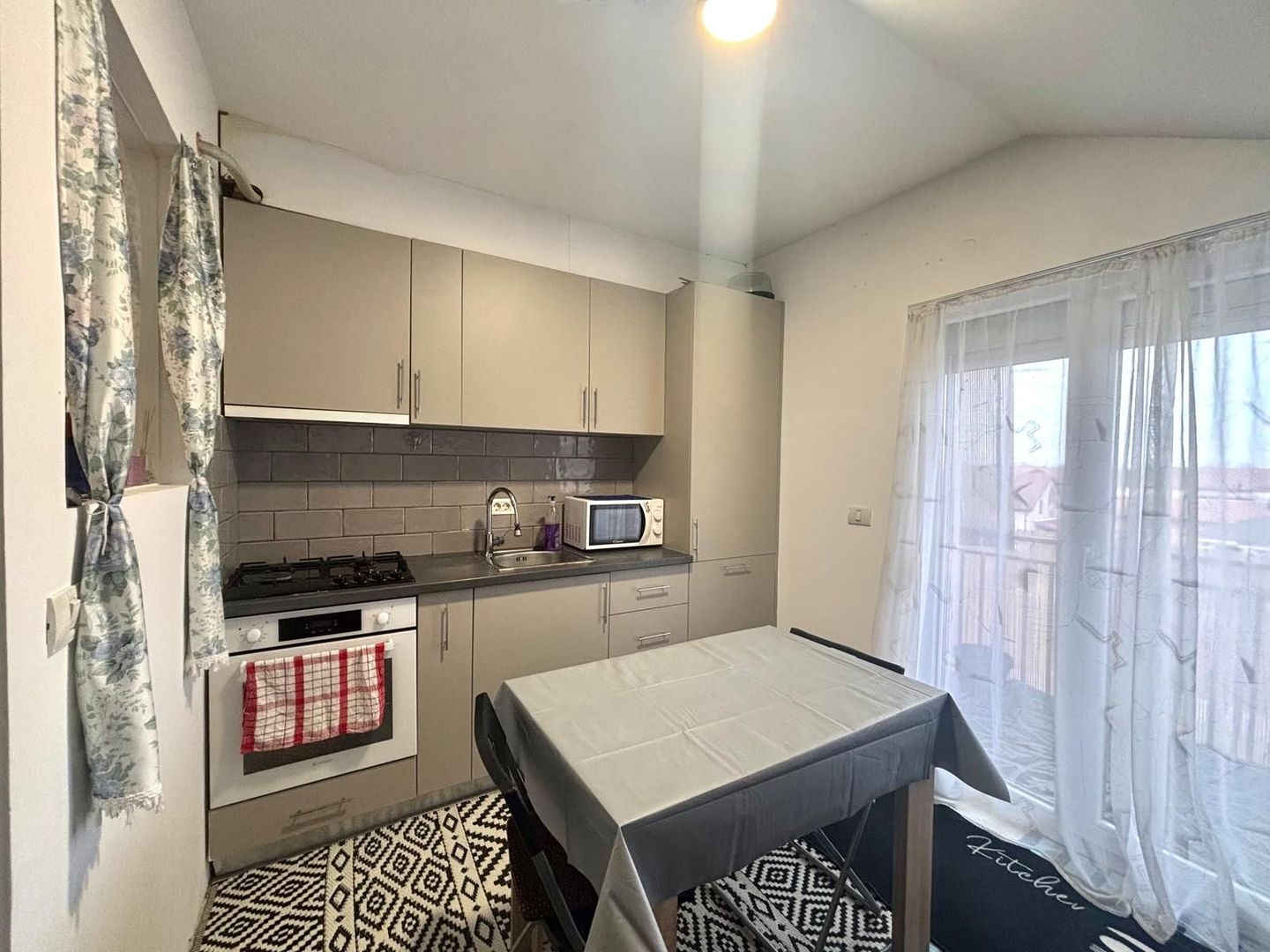 Apartament 3 camere, mobilat - 800e/ mp -Sanmihaiu Roman Comision 0% - Poză 3