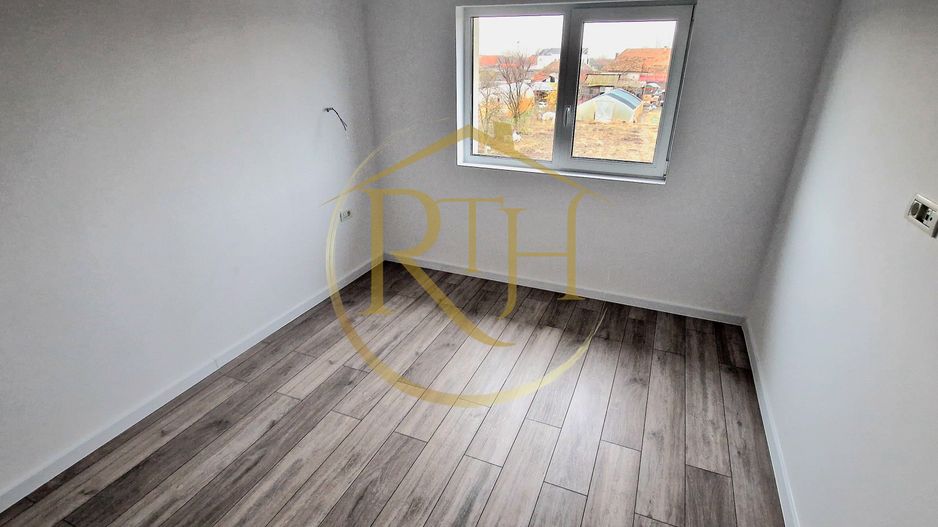 Duplex de vanzare cu 4 camere,2 bai,250 mp teren-Mosnita Veche zona Centrala. - Poză 14