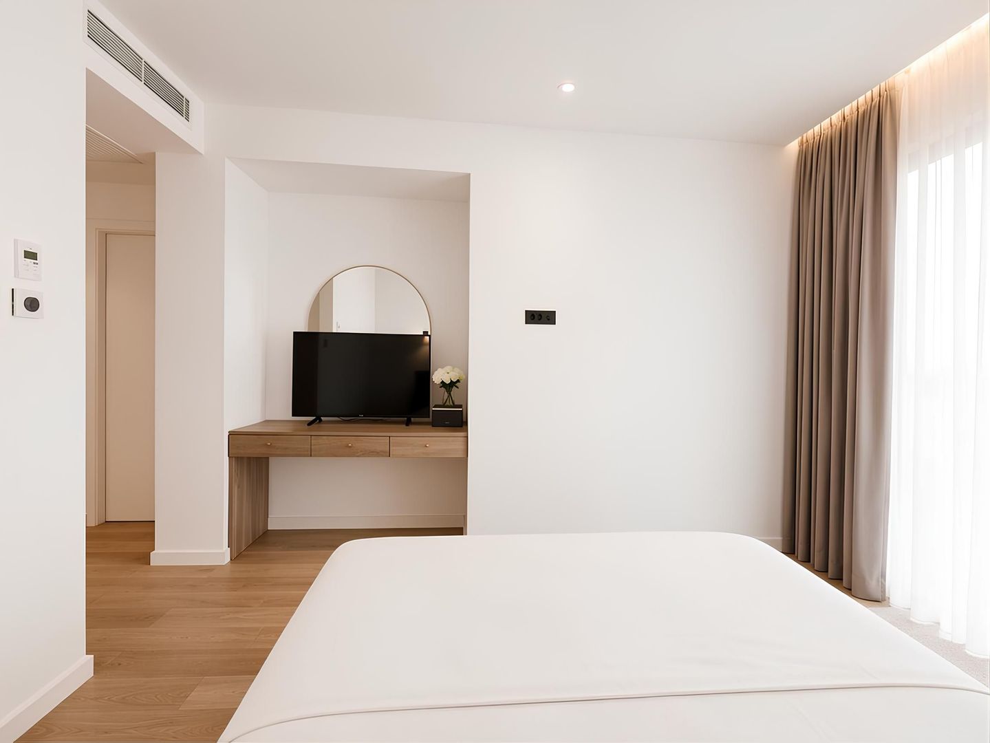 Apartament luminos cu 3 camere și terasă | One Herăstrău Towers - Poză 15