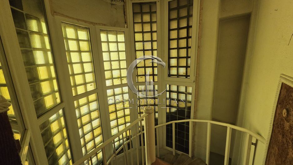 Apartament deosebit cu scara interioara si 4 camere ~ pozitie centrala - Poză 15