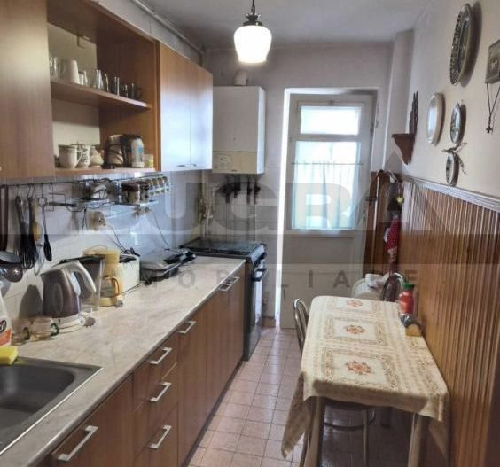 Apartament cu 3 camere, 66 mp, etaj intemediar, garaj, Zona Minerva - Poză 5