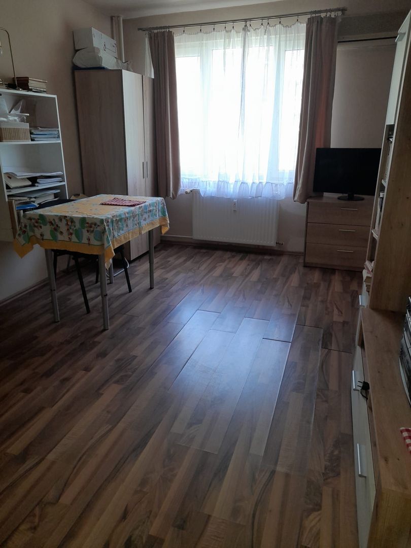 Apartament 3 camere de vanzare Ghencea -1 Mai - Poză 1