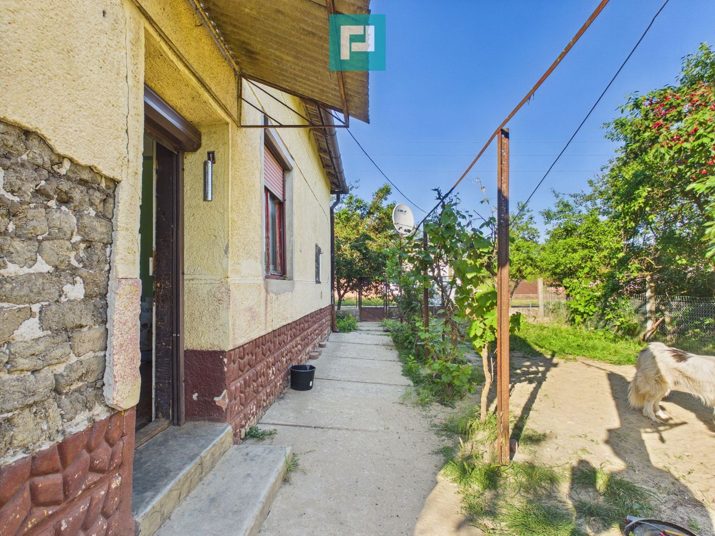 Casă cu 3 camere și 2646 mp teren în Dombegyhaz - Poză 6