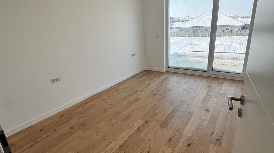 Duplex despărțit prin perete dublu/ Garaj - Poză 16