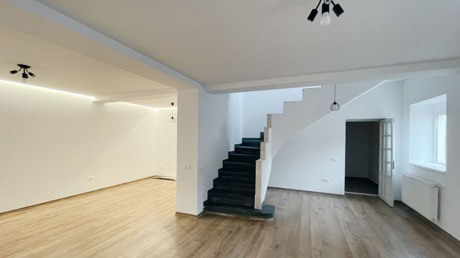 Vila cu terasa si curte de inchiriat (ideal firma), Parcul Carol - Unirii - Poză 2