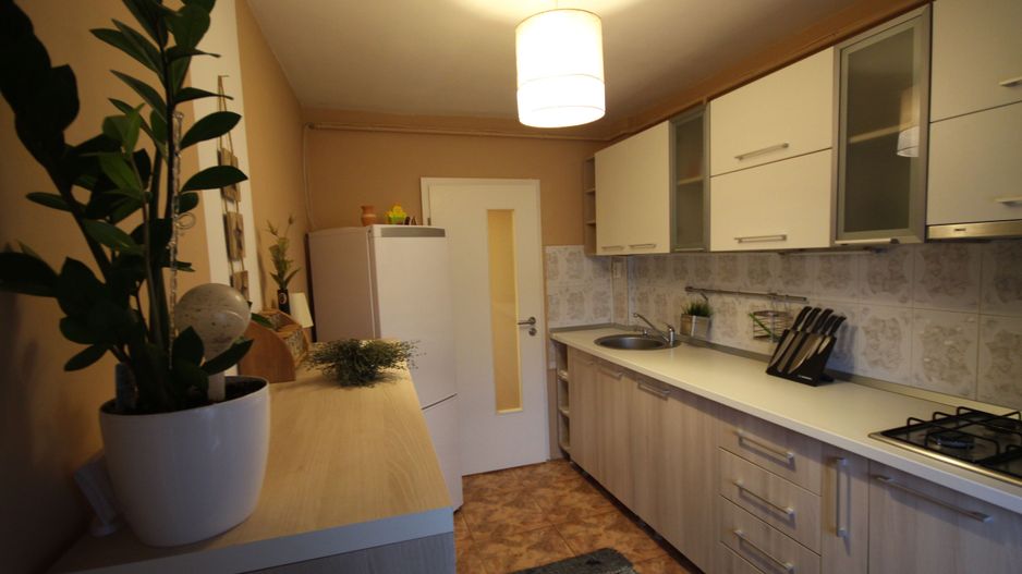 APARTAMENT DECOMANDAT - Poză 1