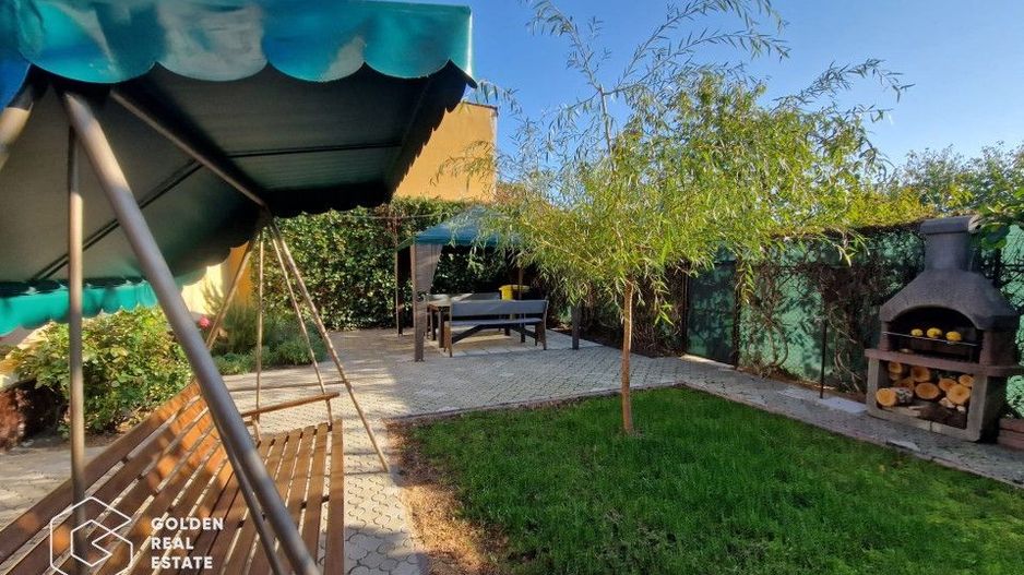 Casa frumos amenajata, 4 camere, 2 bai, curte proprie, zona linistita, Gradiste - Poză 1