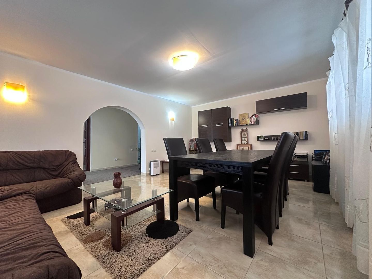 Casă de vânzare în Pucioasa! - Poză 6