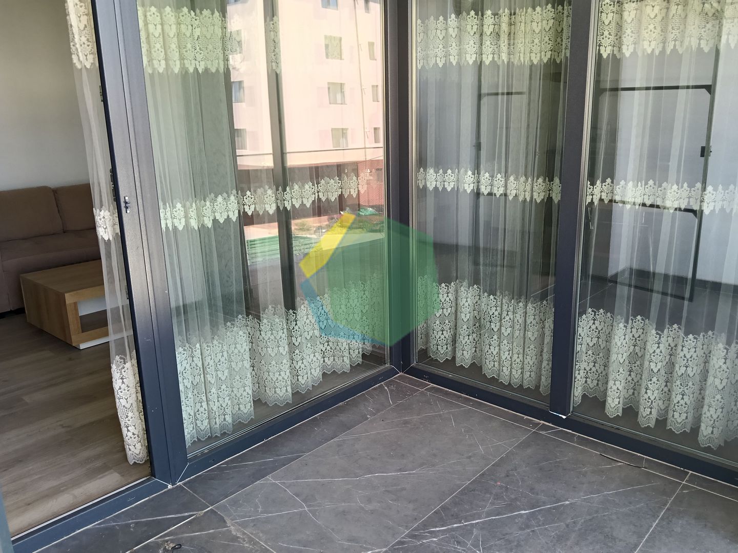 Apartament cu living generos și terasă, disponibil imediat – Otopeni - Poză 12