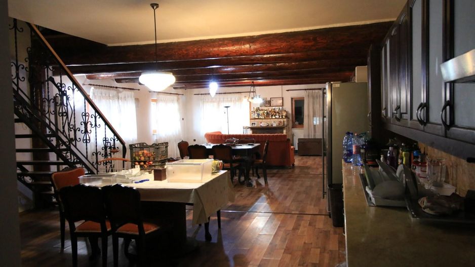 Proprietate deosebita - casa cu curte si livada - Poză 11