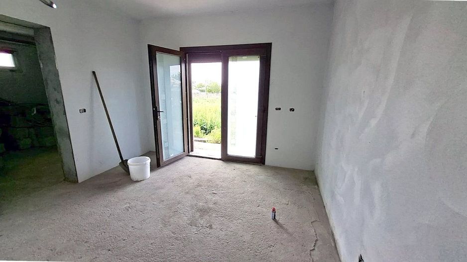 Casă tip vilă cu teren 2426 mp în Matca – oportunitate la 115.000 € - Poză 6