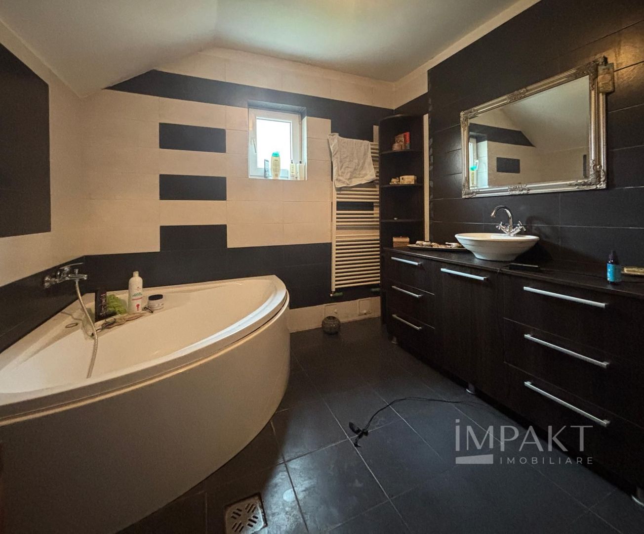 Vilă spațioasă cu garaj, curte de 600 mp  Sânnicoara - Poză 10