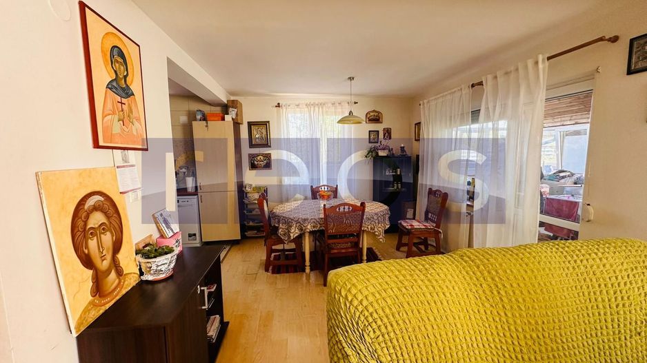 2 CASE DE VANZARE | CREVEDIA | 8 CAMERE - Poză 3