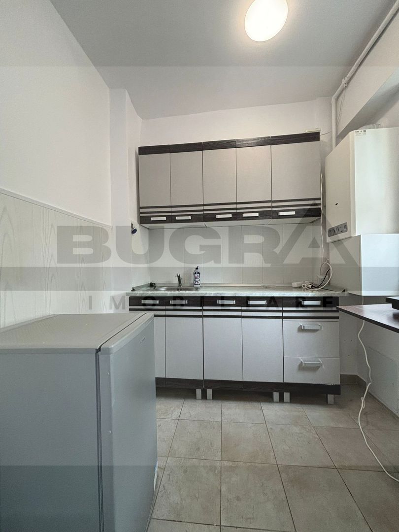 Garsoniera 30 mp, centrala proprie, balcon, zona UMF - Poză 6
