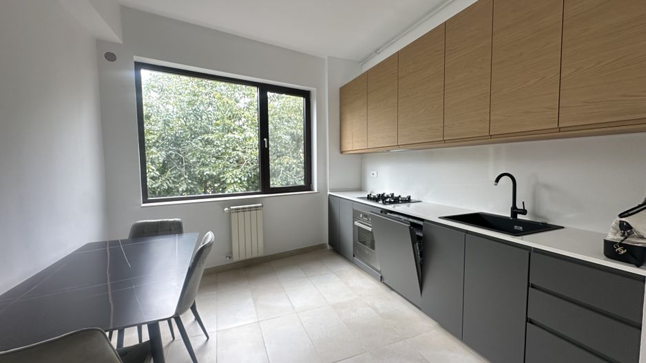 Nou  4 camere  de inchiriat Primaverii - Poză 1