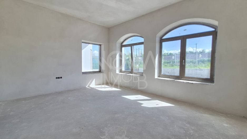 Casa generoasa cu 7 camere, 3 bai, dressing si parcare – Sura Mica - Poză 6