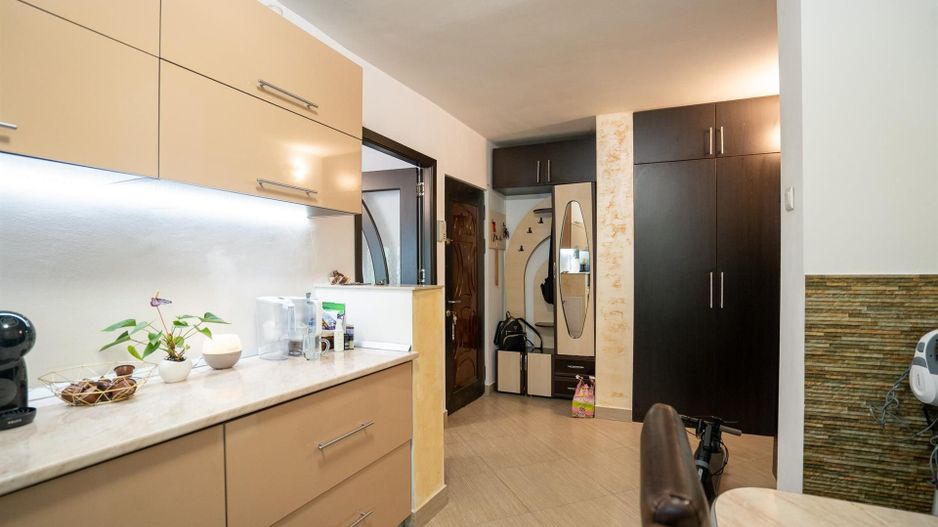 APARTAMENT CU 2 CAMERE DECOMANDAT ZONA ROGERIUS - Poză 4