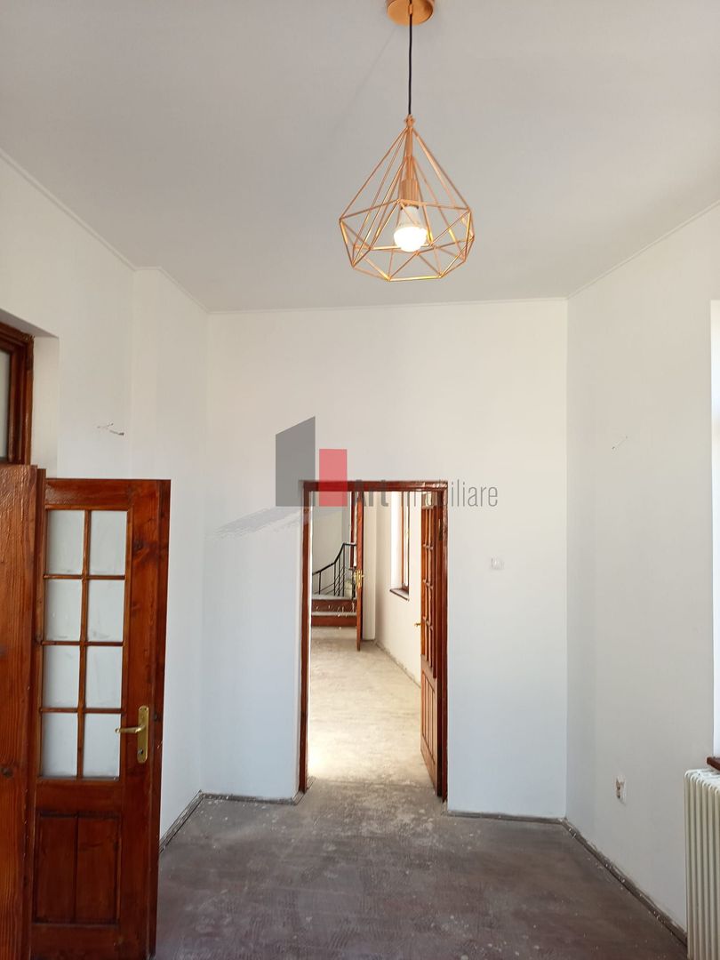 Vila  de inchiriat recent renovata - Poză 18