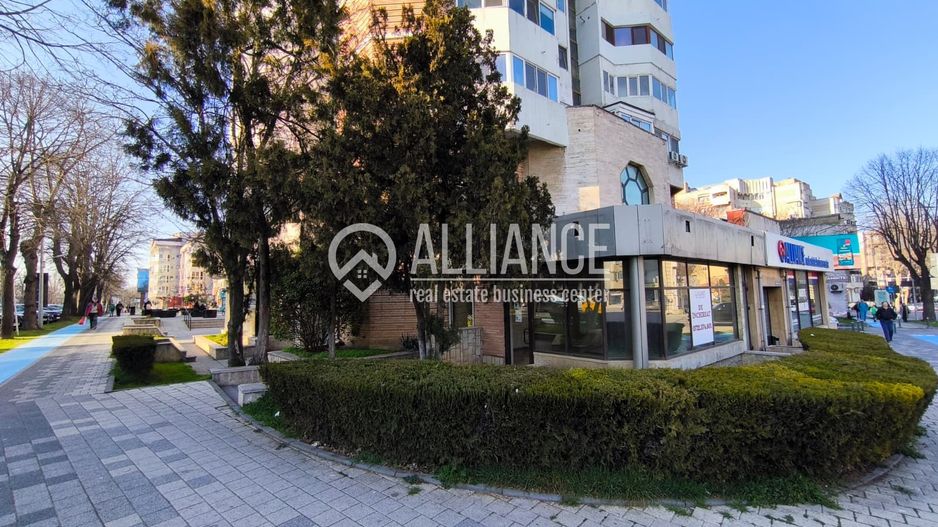 CENTRU - Bdul Tomis spatiu comercial cu vitrina stradala! - Poză 2