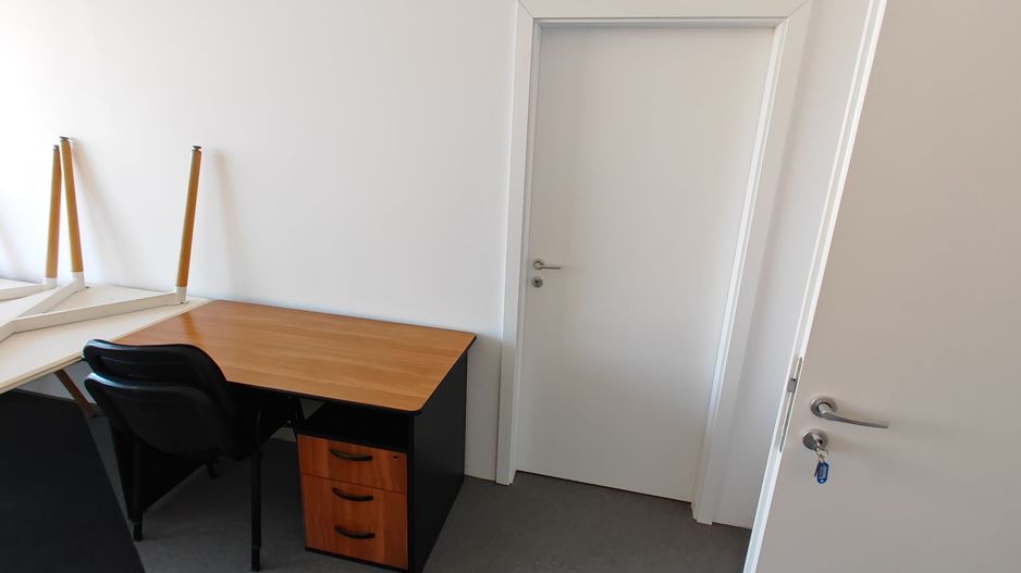 Birouri spatioase in cladire de birouri - Poză 3