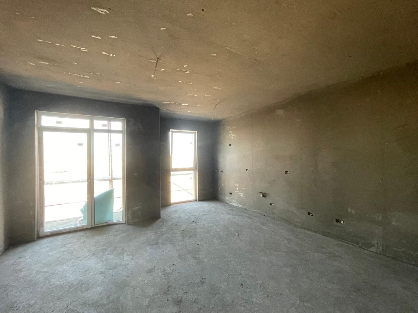 Apartament 3 camere - semidecomandat - 1450€/mp - Poză 2