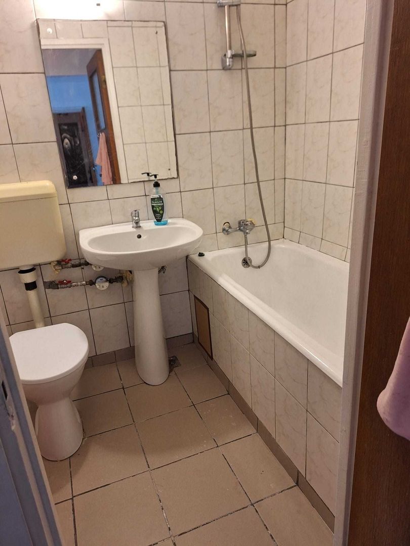 Închiriere Apartament cu 3 camere Titan, langa metrou 1 Decembrie, renovat - Poză 4