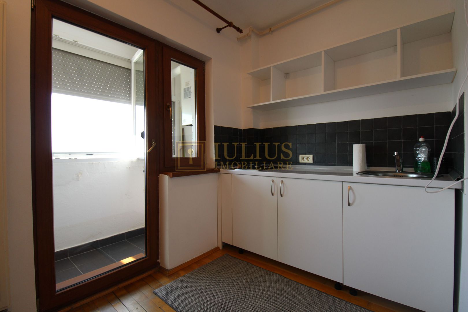 Corneliu Copusul, o camera, centrala proprie. - Poză 7