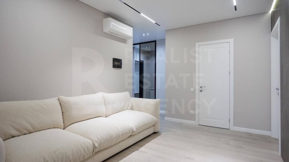 Vânzare, apartament, 2 odăi + living, str. Ion Buzdugan, Buiucani - Poză 2