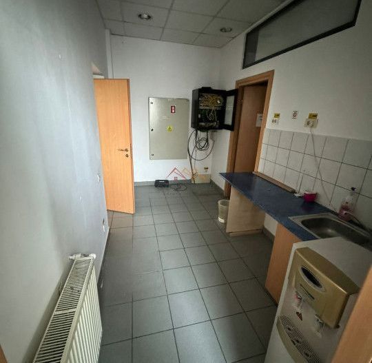 Spatiu comercial, ultracentral, compartimentat, 117m2, 19ml vitrina,CT - Poză 14