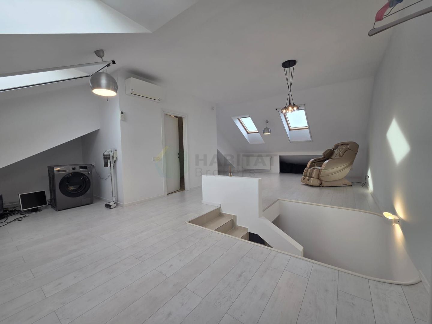 Vilă  cu mansardă, piscină și design modern – Tunari - Poză 30