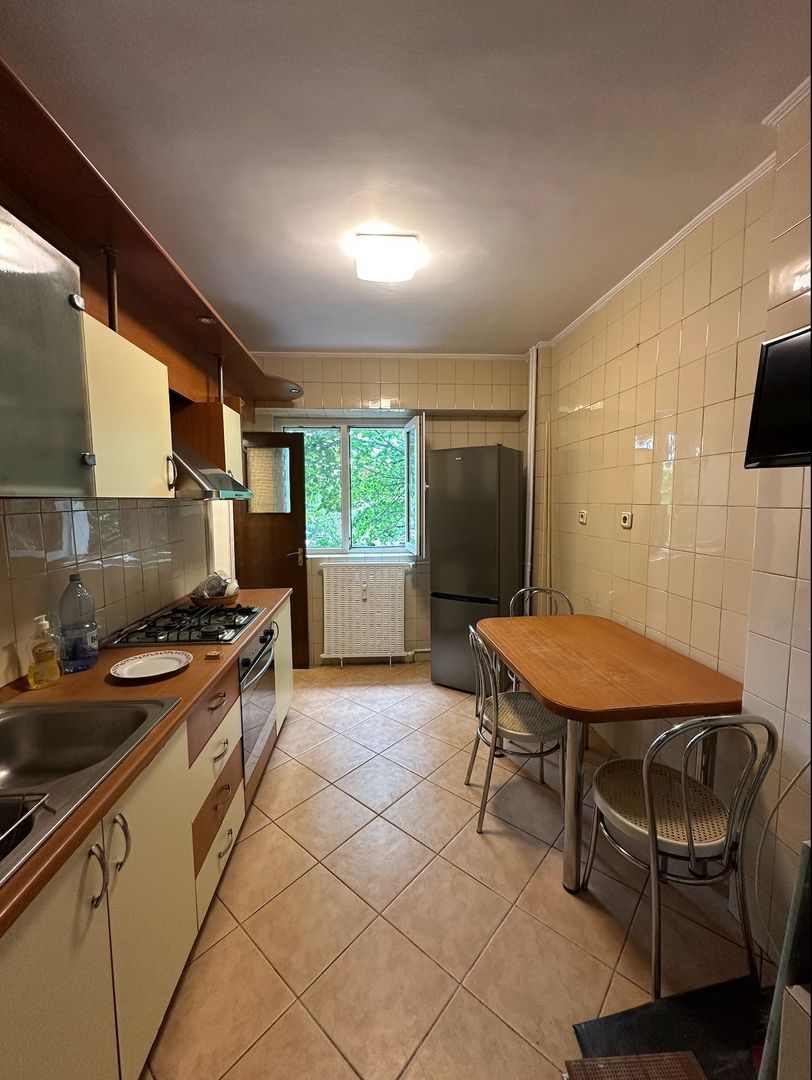Apartament incapator cu trei camere, zona Vatra Luminoasa - Poză 4