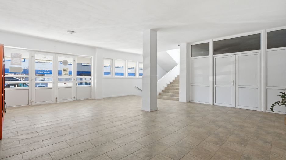 FALEZA NORD cladire multifunctionala 4600 mp cu acces din Bdul Mamaia! - Poză 17