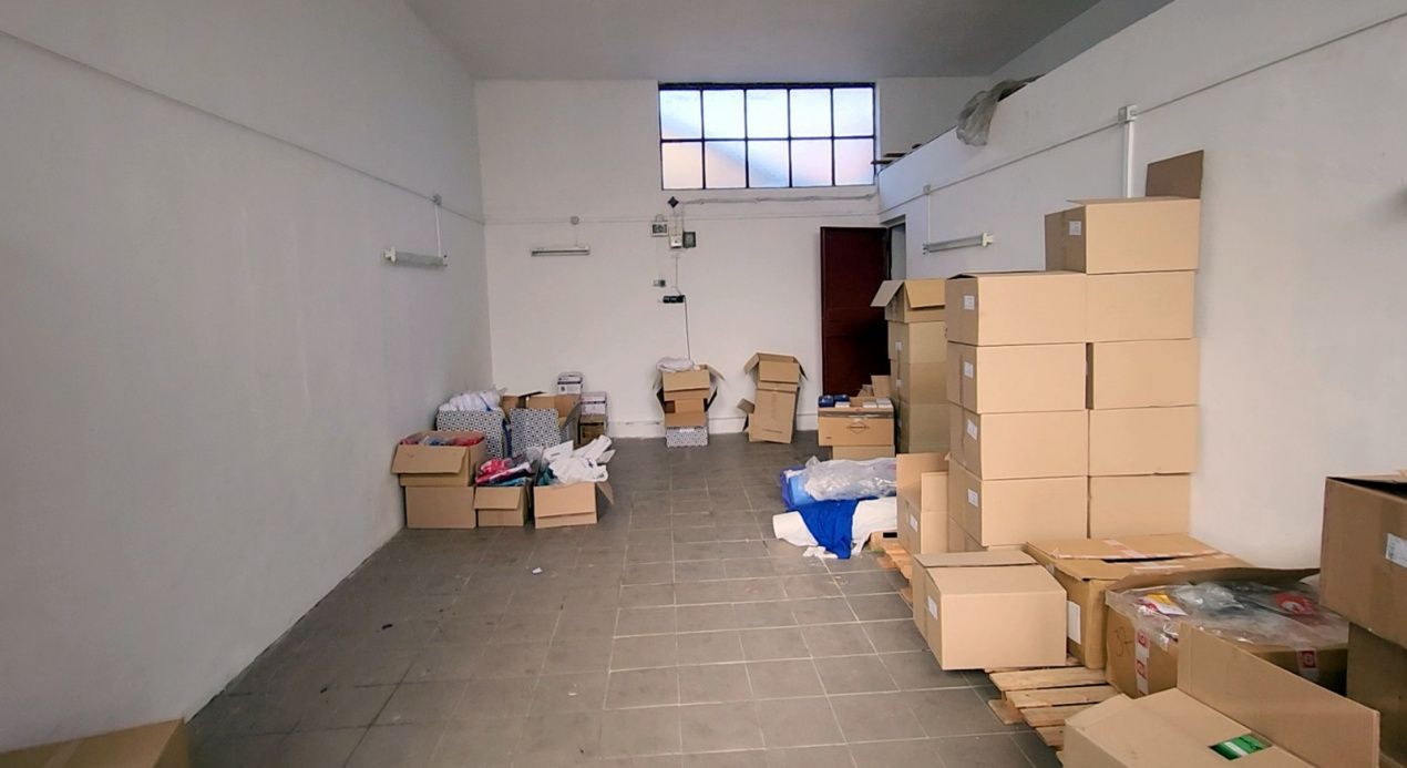 Vila 290mp + 4 spatii comerciale/chiriasi /depozitare, teren 1401 mp, acces DN1 - Poză 19