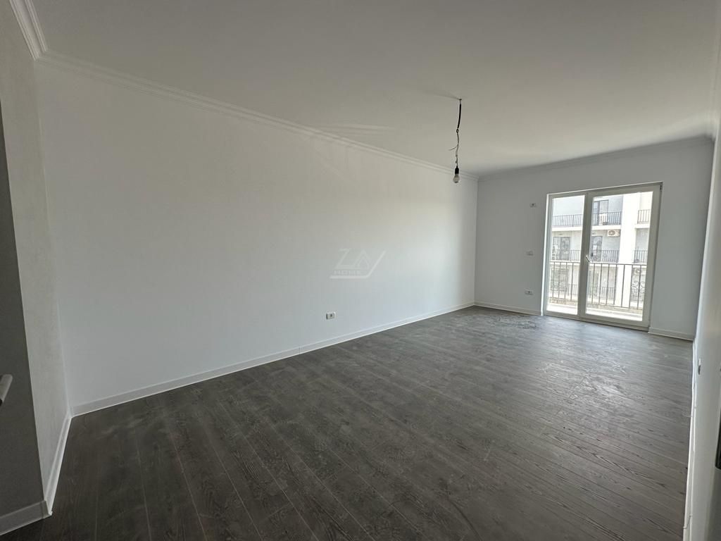 Decomandat. Etaj intermediar. Balcon mare. Loc de parcare. - Poză 2