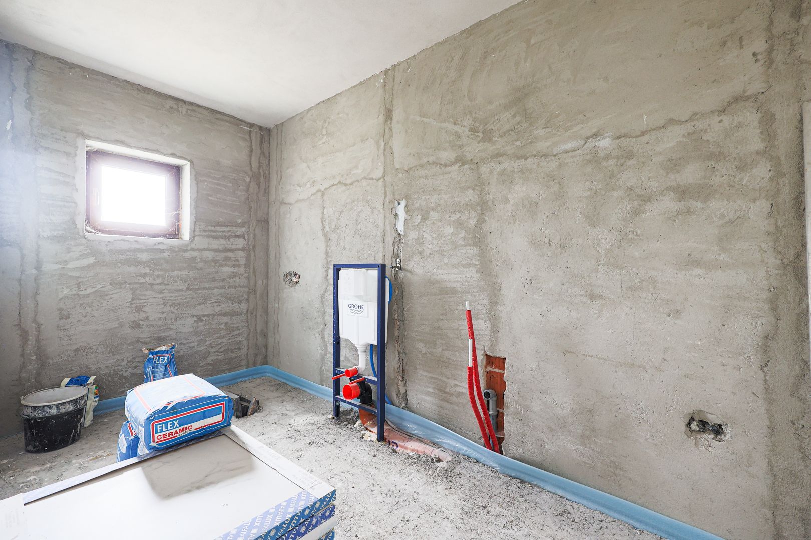 Casă nouă, impunătoare și luminoasă, construită cu griijă la detalii. - Poză 9