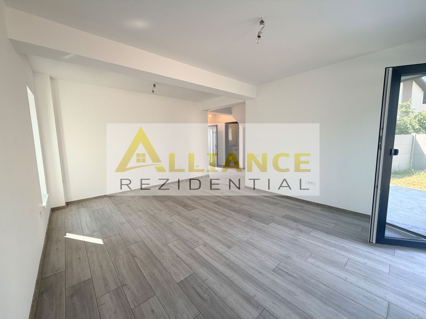 Casa de vanzare in Comuna Berceni | Zona de intrare | 5 camere | - Poză 4