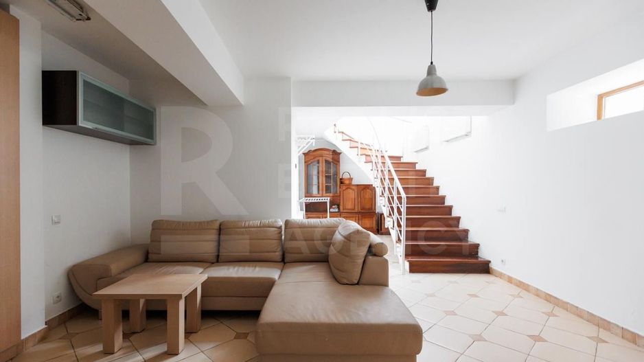 Chirie, casă/vilă, 6 camere, situată in inima capitalei - Poză 19