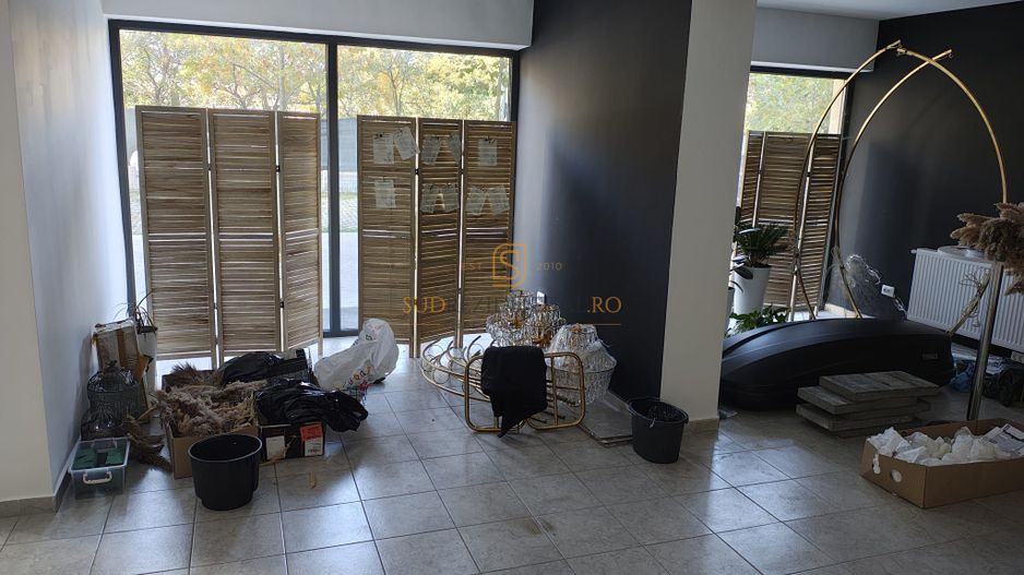 Spatiu comercial 85 mp, vitrina 11 ml, zona Grand Arena, trafic intens - Poză 4