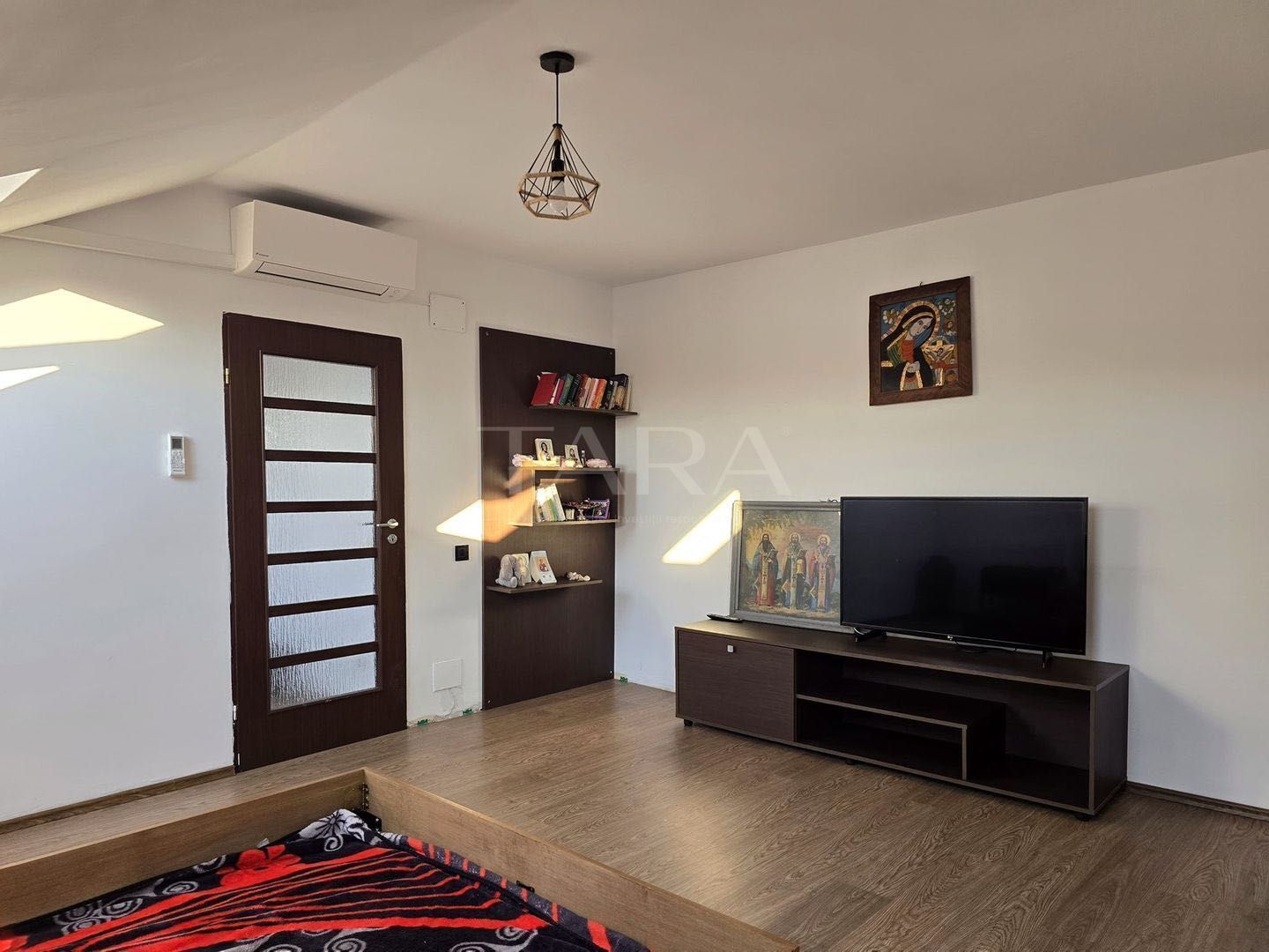 Apartament spațios, 3 camere pe două niveluri, zona Florilor, Florești - Poză 4