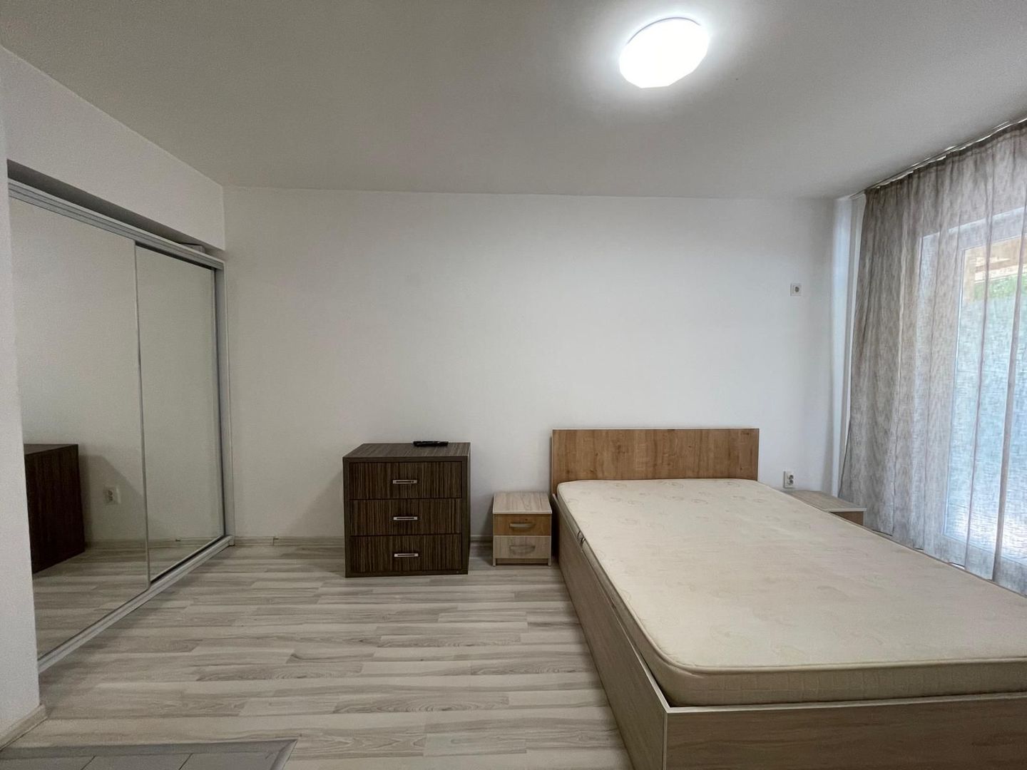 GARSONIERA BLOC NOU, CENTRALA PROPRIE, BUCATARIE INCHISA, LIBERA - Poză 2