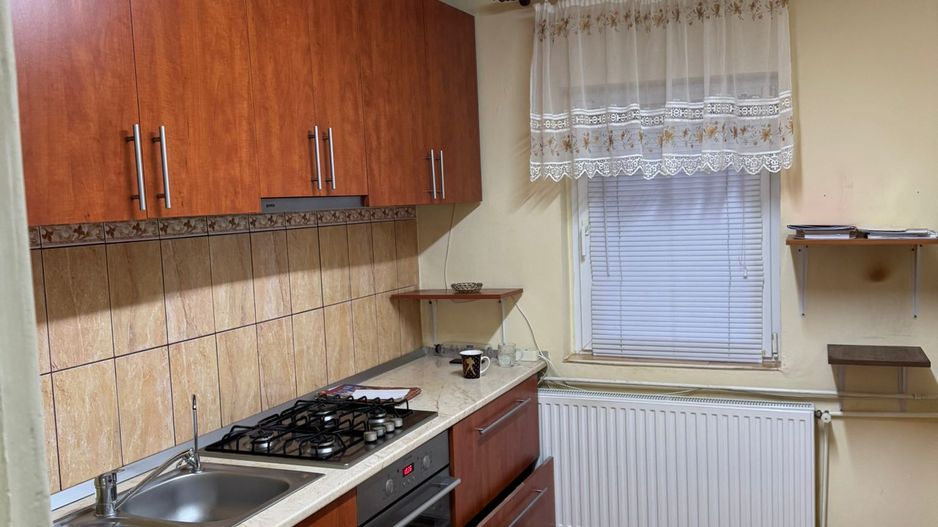 Girocului-Spitalul judetean | 3 Camere | Decomandat | Centrala proprie | Boxa - Poză 1