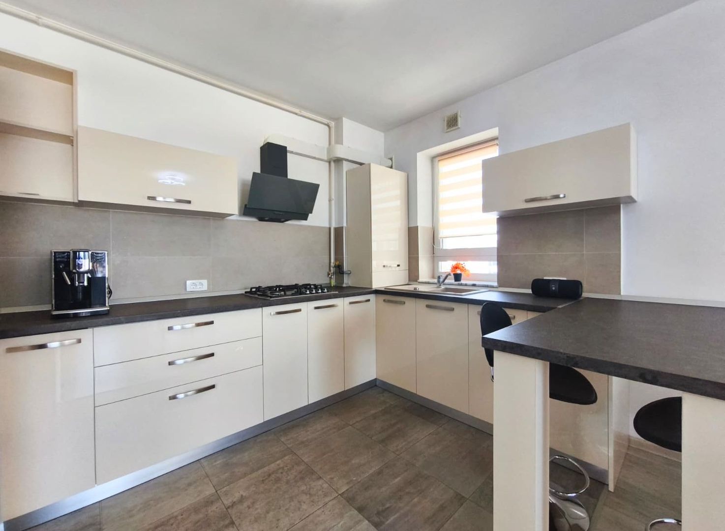 Studio Elegant în Kasper Coresi Balcon  Parcare  Boxă - Poză 8