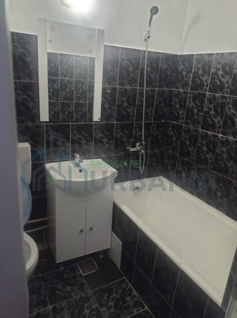 Închiriez apartament cu o camera in zona Nicolina - Poză 1
