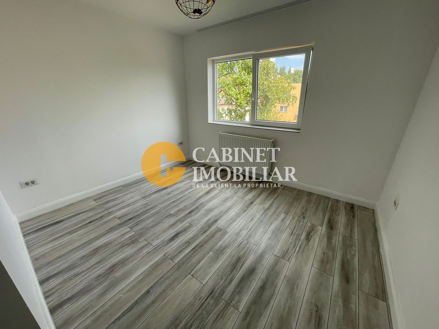 APARTAMENT 2 CAMERE DECOMANDAT - GARA  (RENOVAT) - Poză 1