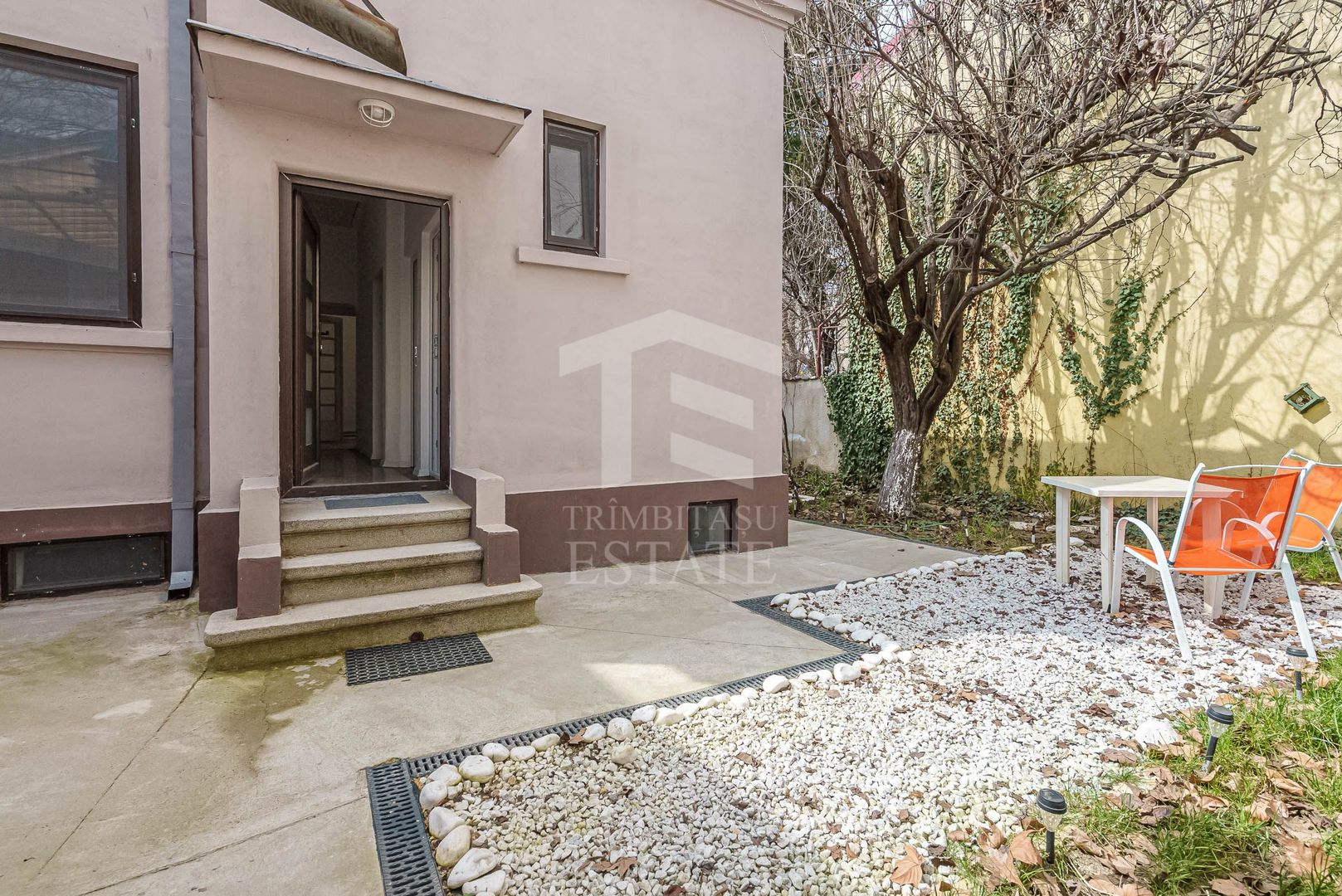 Piata Muncii - Decebal, casa 87 mp totali, 179 mp curte libera, - Poză 12