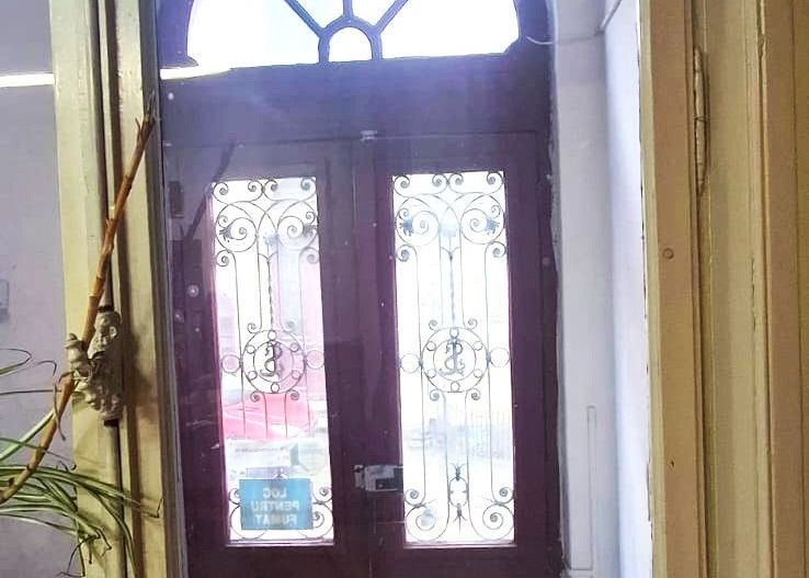 Sanctuar de Epocă: Reședință Grandioasă cu 10 Camere, Turn și Grădină - Poză 2